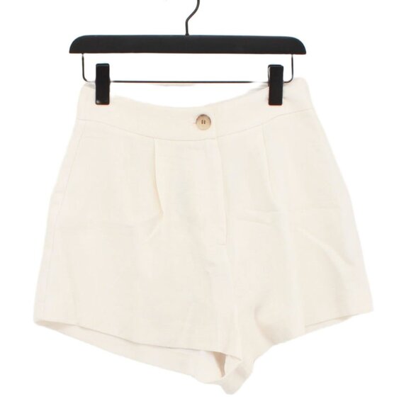 River Island linen mix tailored shorts in white - Picture 2 of 6